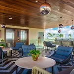 2 Br. With Rooftop Pool And Stunning Ocean View